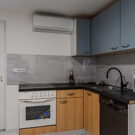 Kristija Apartment *
